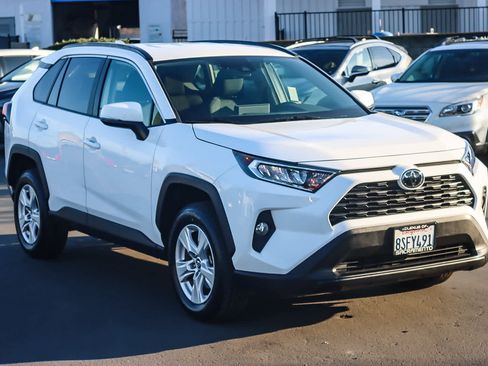 Used 2020 Toyota RAV4 XLE image 5