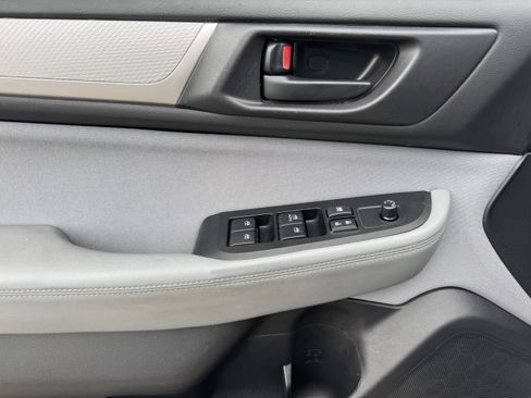 Used 2018 Subaru Outback 2.5i image 9