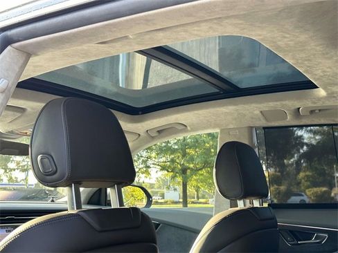 Used 2019 Audi Q8 Prestige w/ Luxury Package image 18