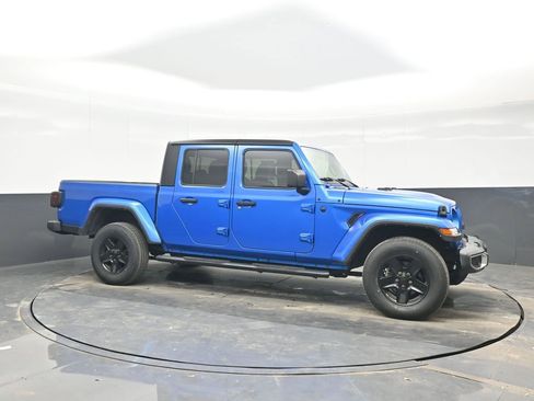 Used 2021 Jeep Gladiator Sport image 8