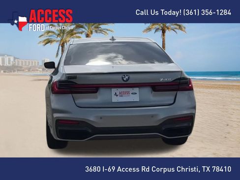 Used 2022 BMW 740i w/ M Sport Package RWD image 7