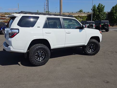 Used 2022 Toyota 4Runner SR5 Premium w/ Moonroof Package AWD/4WD image 6