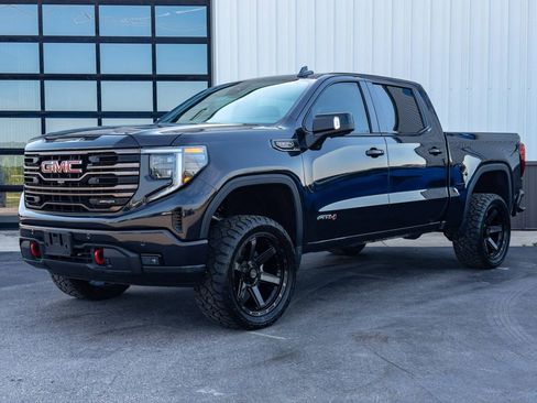 Used 2024 GMC Sierra 1500 AT4 w/ AT4 Preferred Package AWD/4WD image 1