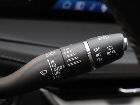 Used 2025 Cadillac XT4 Premium Luxury image 36