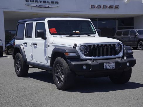 Used 2026 Jeep Wrangler Unlimited Sport AWD/4WD image 2