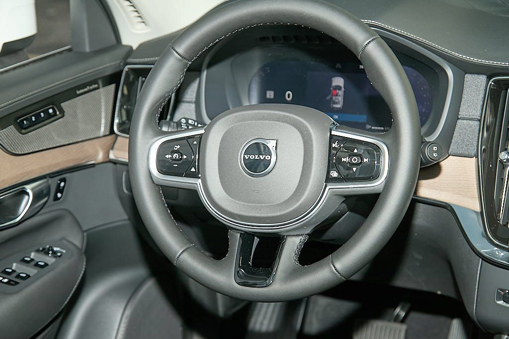 New 2026 Volvo XC90 B6 Plus w/ Protection Package AWD/4WD image 26