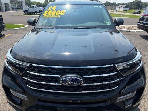 Certified 2024 Ford Explorer XLT w/ Equipment Group 202A AWD/4WD image 5