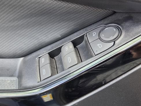 Used 2025 Chevrolet Equinox LT FWD image 14