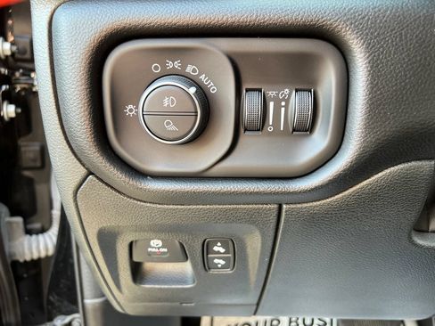 Used 2023 RAM 1500 Laramie AWD/4WD image 23