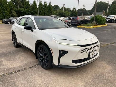 New 2025 Toyota Crown Signia image 12