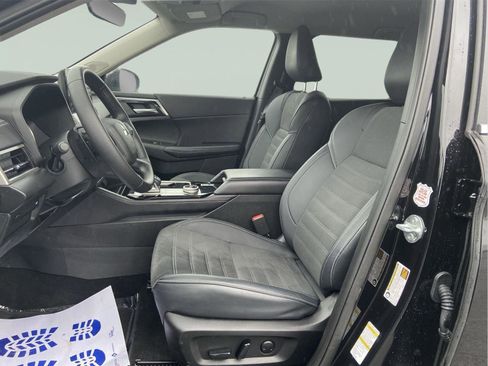 Used 2025 Mitsubishi Outlander SE image 58