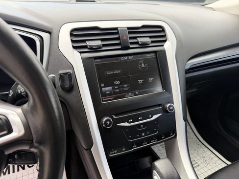 Used 2015 Ford Fusion SE image 13