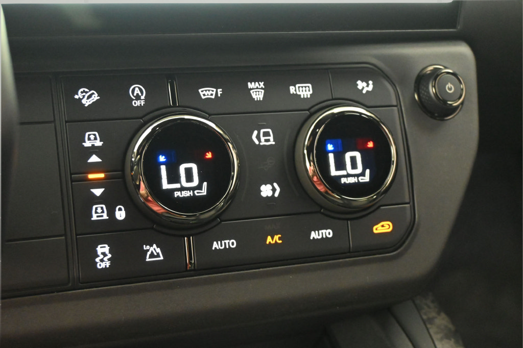 New 2026 Land Rover Defender 110 AWD/4WD image 11
