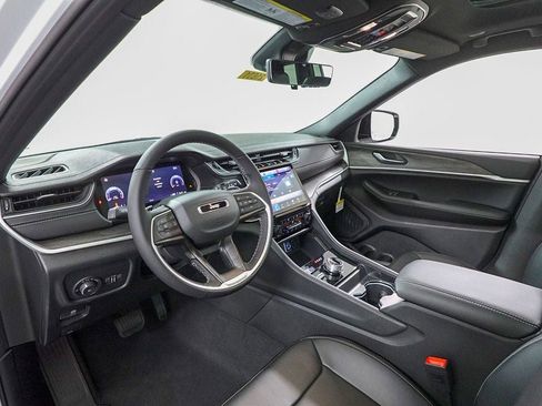 New 2025 Jeep Grand Cherokee L Limited w/ Luxury Tech Group II image 13