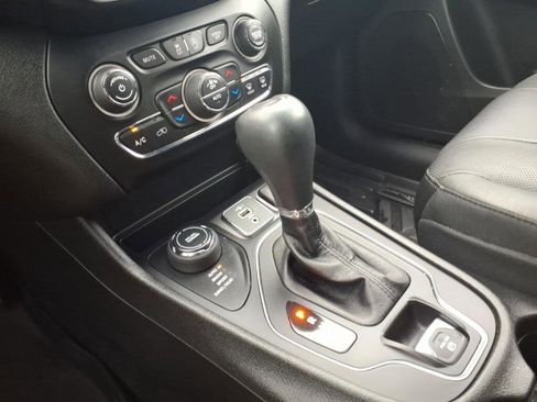 Used 2021 Jeep Cherokee Latitude Lux w/ Comfort/Convenience Group image 19