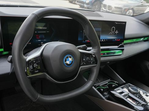 Used 2024 BMW i5 eDrive40i w/ Convenience Package RWD image 9