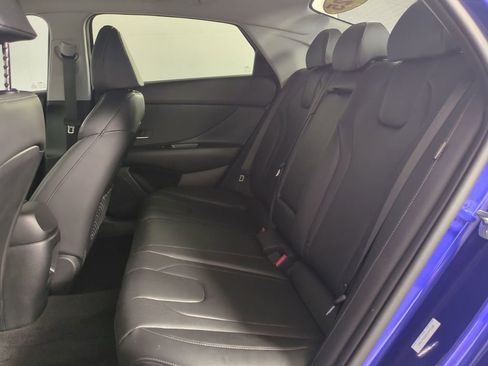 Certified 2025 Hyundai Elantra Limited FWD image 14