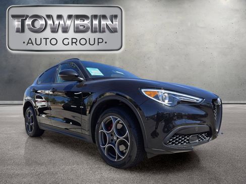 Used 2023 Alfa Romeo Stelvio Sprint AWD/4WD image 2