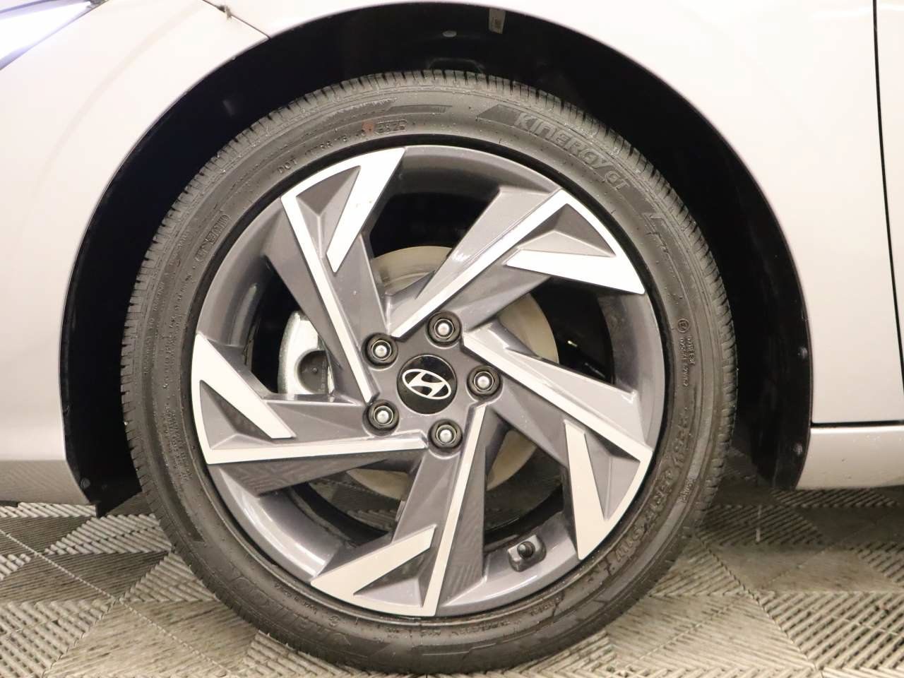 Used 2026 Hyundai Elantra Limited FWD image 7