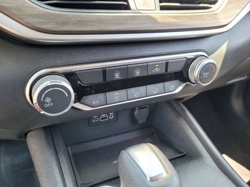 Used 2025 Nissan Altima 2.5 SV FWD image 19