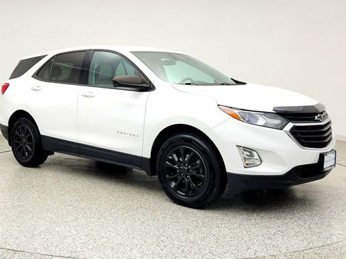Used 2019 Chevrolet Equinox LS w/ LS Convenience Package FWD image 3
