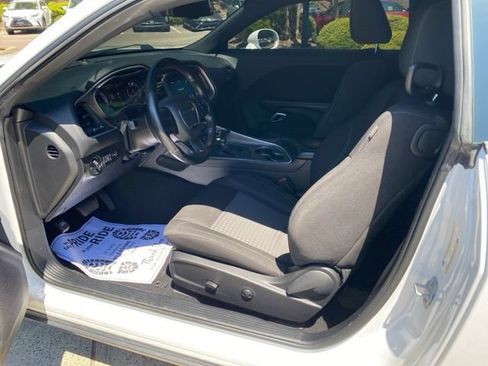 Used 2022 Dodge Challenger SXT w/ Driver Convenience Group RWD image 20
