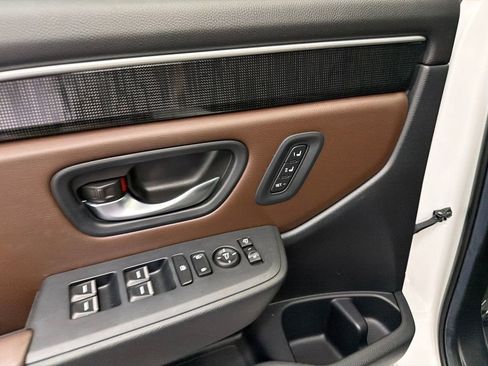 Used 2025 Honda Pilot Elite image 12
