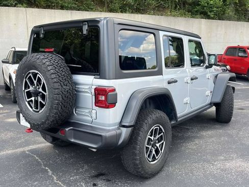 Used 2024 Jeep Wrangler Unlimited Rubicon w/ Technology Group AWD/4WD image 3