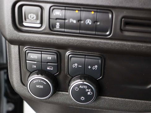 Used 2023 Chevrolet Suburban LT image 22