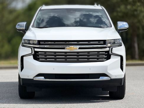Used 2023 Chevrolet Suburban Premier RWD image 3