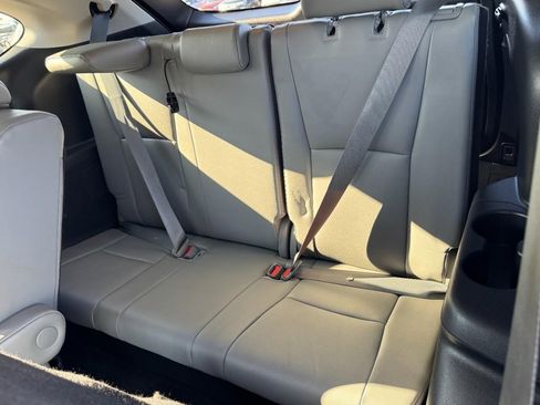 Used 2023 Toyota Highlander XLE image 12