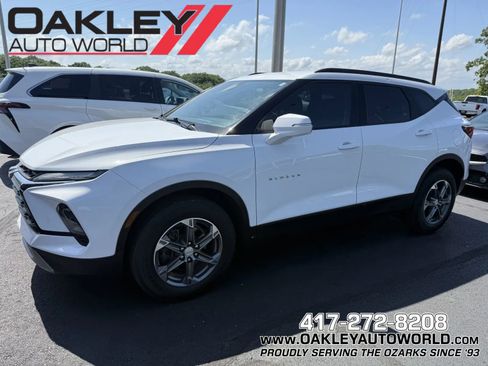 Used 2023 Chevrolet Blazer LT FWD image 1