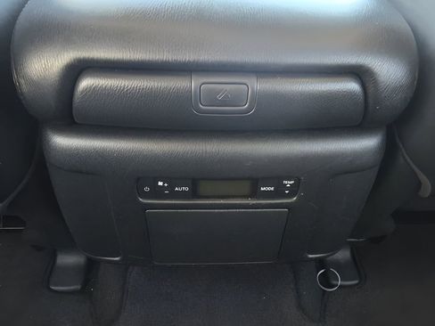 Used 2021 Nissan Armada SL w/ Captain's Chairs Package image 30