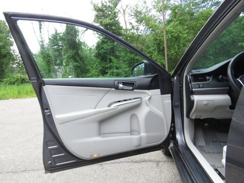 Used 2014 Toyota Camry XLE w/ Leather Package FWD image 9