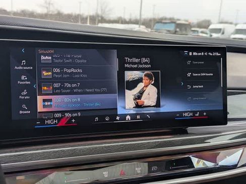 Used 2023 BMW 740i image 30