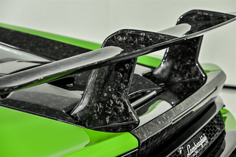 Used 2021 Lamborghini Huracan EVO RWD image 13