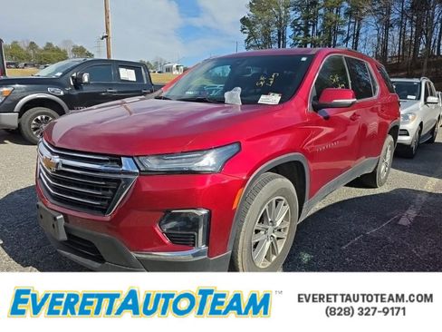Used 2023 Chevrolet Traverse LT image 1