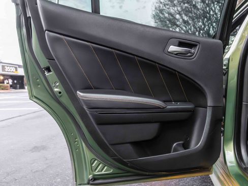 Used 2018 Dodge Charger R/T image 32