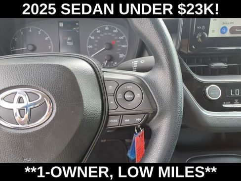 Used 2025 Toyota Corolla LE image 21