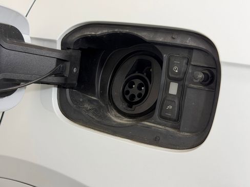 Used 2024 Audi Q5 e Premium w/ Convenience Package image 22