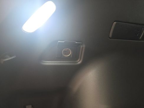 Used 2025 Hyundai Tucson Limited AWD/4WD image 17