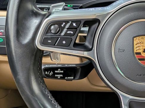 Used 2022 Porsche Cayenne image 33