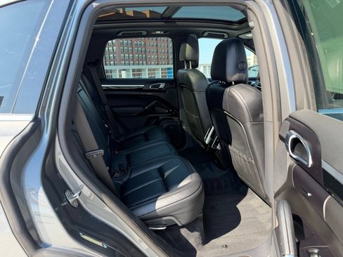 Certified 2018 Porsche Cayenne S Platinum AWD/4WD image 24