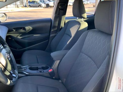 Used 2025 Toyota Corolla LE image 9