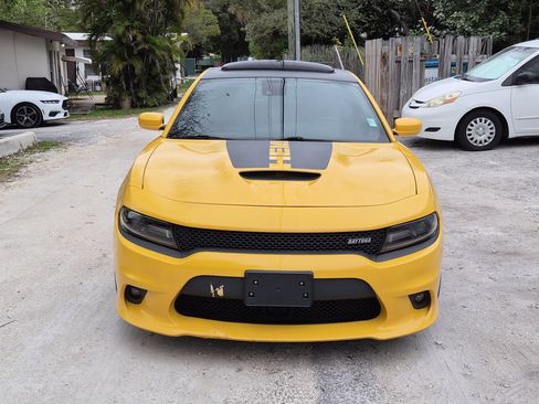 Used 2017 Dodge Charger R/T image 2