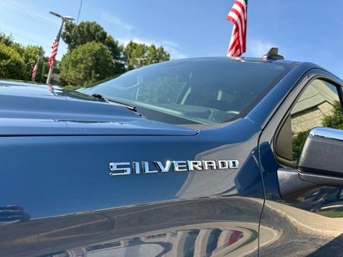 Used 2024 Chevrolet Silverado 1500 LT AWD/4WD image 11