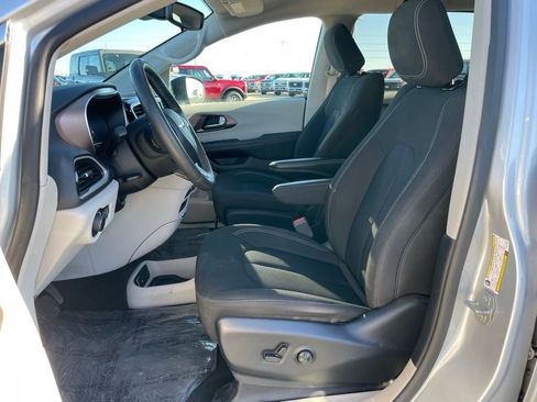 Used 2024 Chrysler Voyager LX FWD image 7