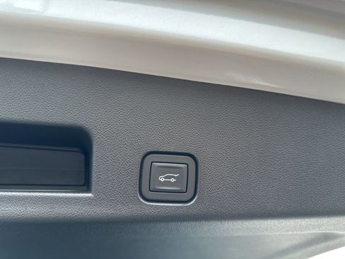 Used 2024 GMC Acadia AT4 w/ Super Cruise Package image 11