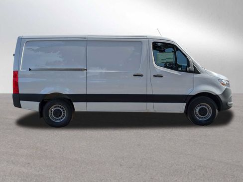 Used 2025 Mercedes-Benz Sprinter 2500 image 2