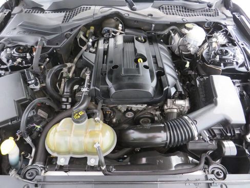 Used 2018 Ford Mustang Coupe RWD image 23